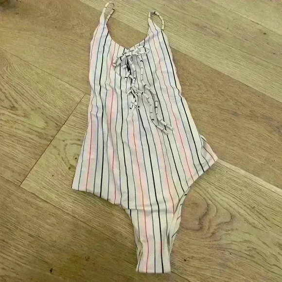 Women’s Tavik one piece swimsuit. Size XS. - Picture 7 of 8